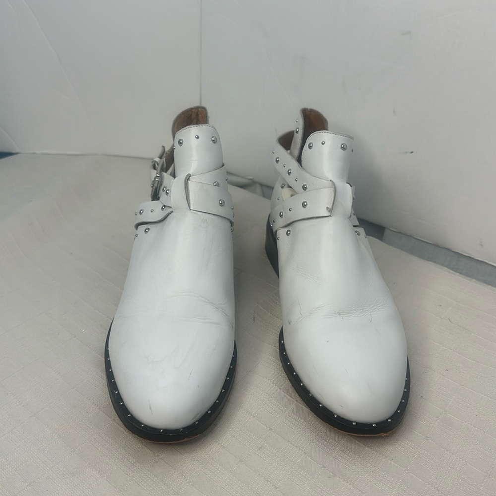 HALOGEN Hailey White Leather Studded Ankle Boots Size 9
